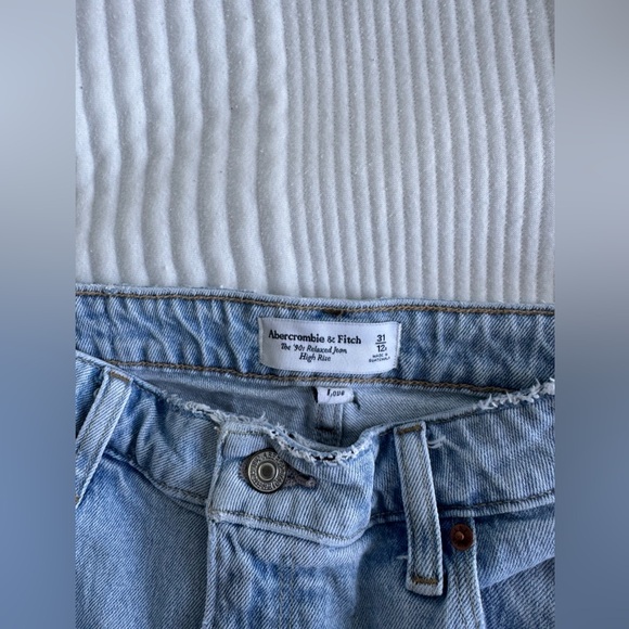 Abercrombie Curve Love High Rise 90s Relaxed Jean - Picture 8 of 10
